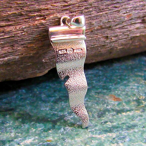 Solid 925 Sterling Silver Skull & Crossbones Francis Drake Pirate Flag Pendant - Picture 3 of 9